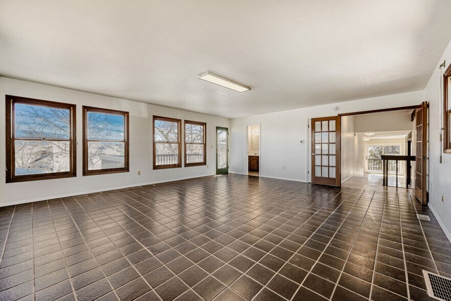 Building Photo - 3320 Longwood Ave