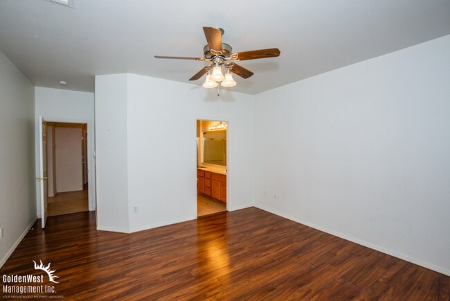 Building Photo - Charming 2Bdm 2Ba Home Located in the Desi...