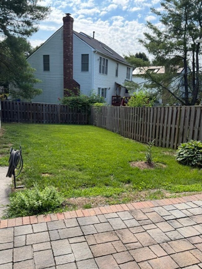 Building Photo - SPACIOUS SF HOME IN GERMANTOWN