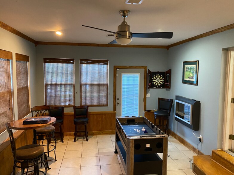 Building Photo - 2222 Woodland Ave