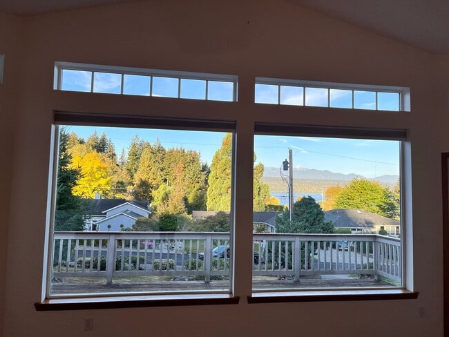 Building Photo - View Home in Poulsbo