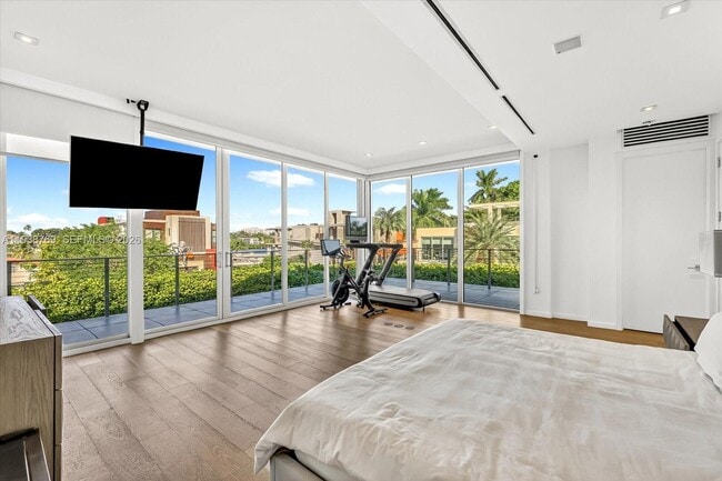 Building Photo - 201 Palm Ave