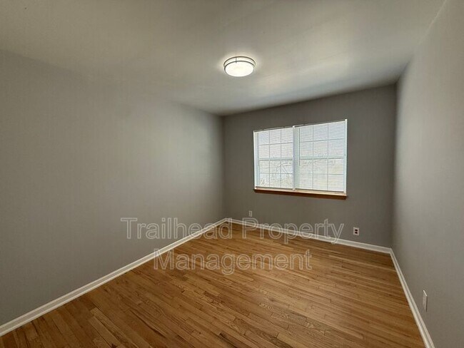 Building Photo - 320 E Gregory Blvd