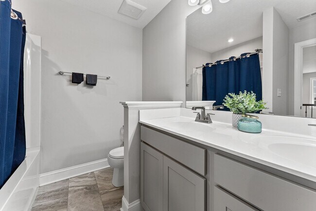 Building Photo - Spacious 5BR House in Beaver