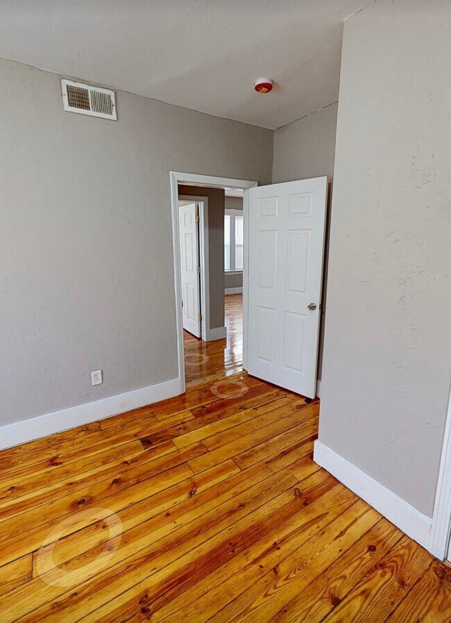 Building Photo - 159-161 Millbury St