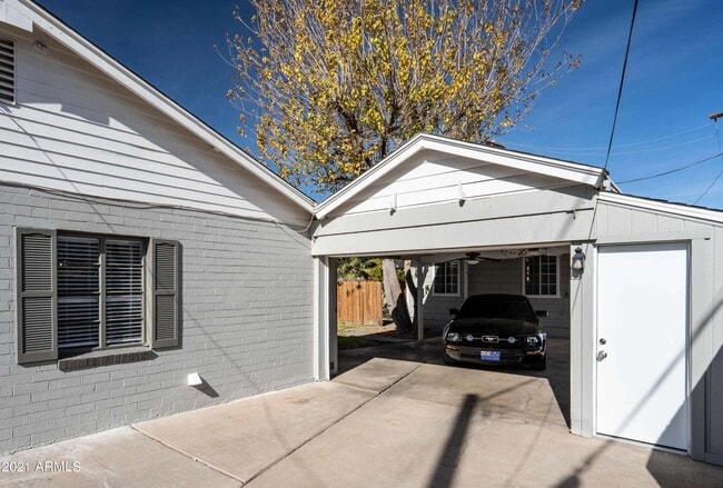 Building Photo - 908 W MacKenzie Dr