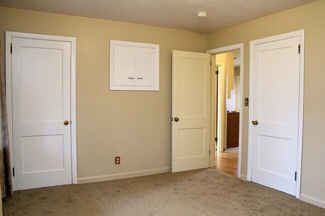 Building Photo - 5112-5116 NE 32nd Ave