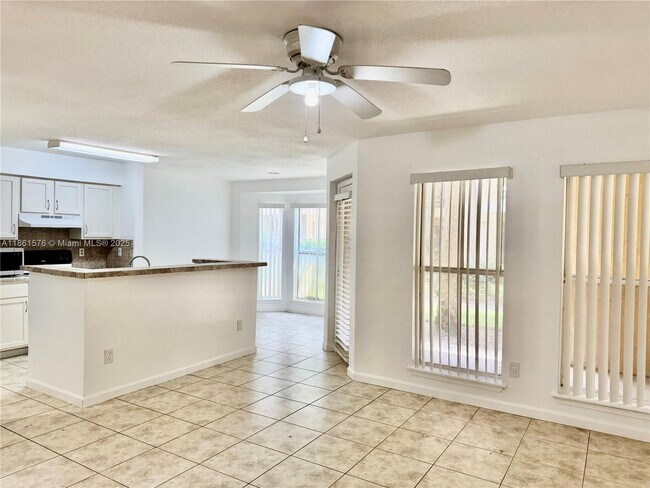 Primary Photo - 977 Riverside Dr