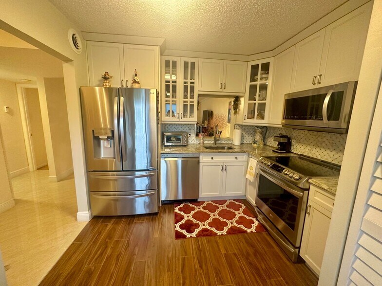 Building Photo - 14773 Cumberland Dr