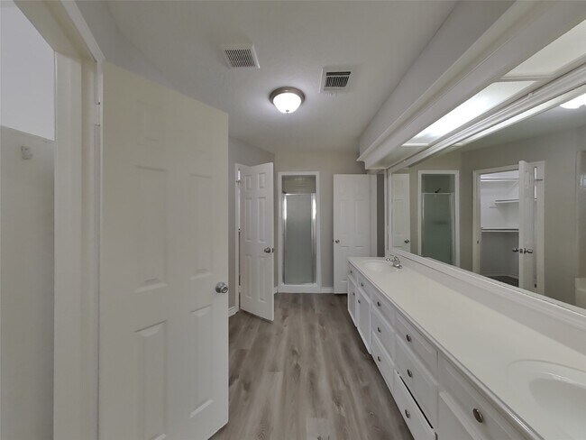 Building Photo - 15806 Crystal Brook Dr