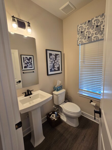 Building Photo - 1900 Enon Sta Dr