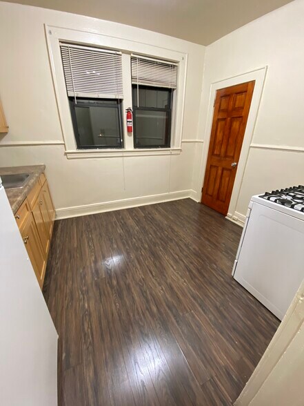 Building Photo - 304 E Webster Ave
