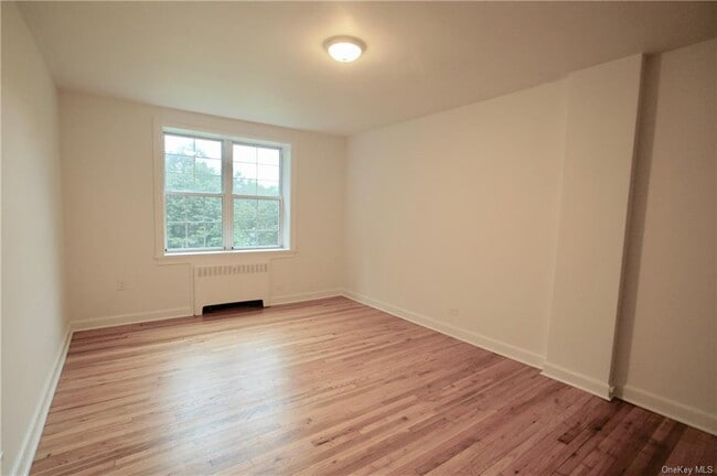 Building Photo - 633 Old Post Rd