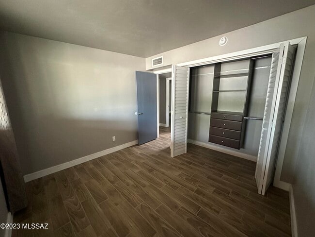 Building Photo - 7032 N Northlight Dr