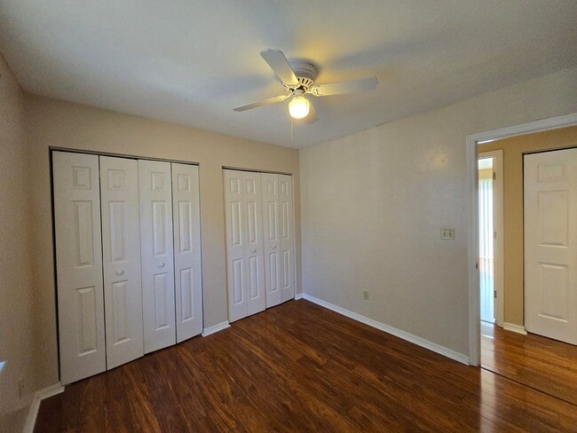 Building Photo - 3/2 in Northridge