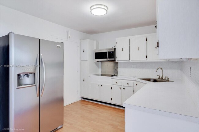 Building Photo - 2780 NE 183rd St