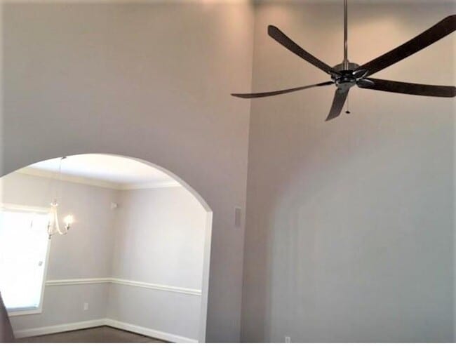 Building Photo - 5 Robert de Brus Cir