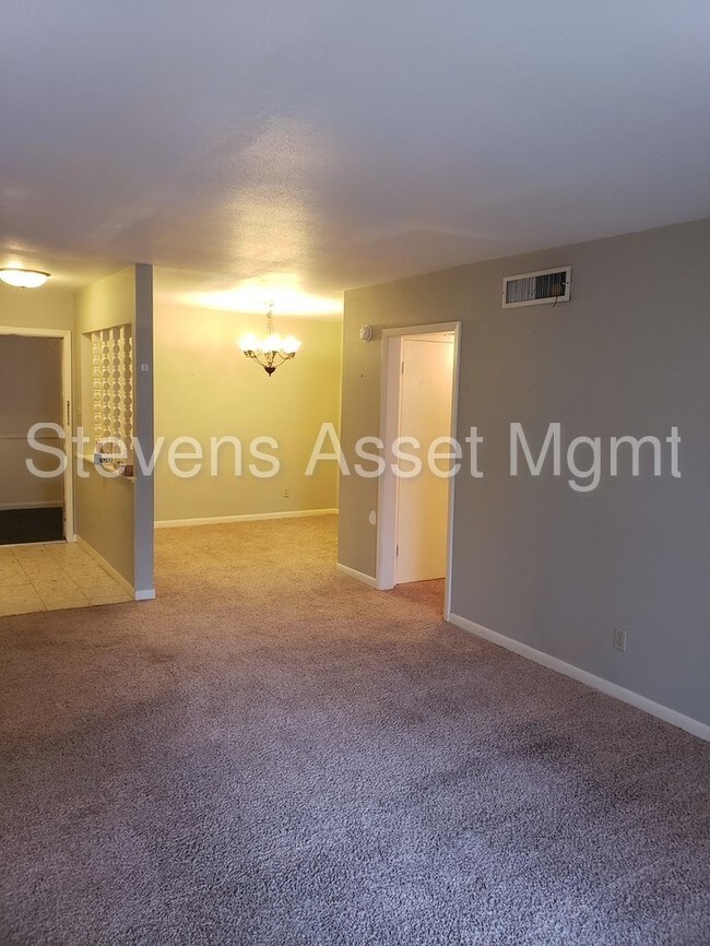 Building Photo - *REDUCED *ADORABLE 1/1 CONDO FAIRFIELD OAKS*