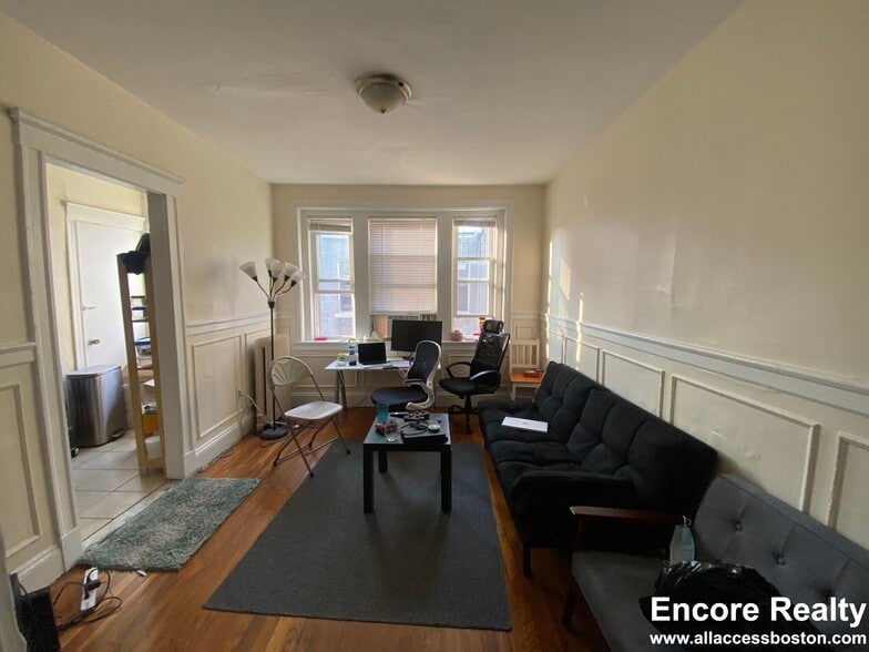 Building Photo - 158 Kelton St