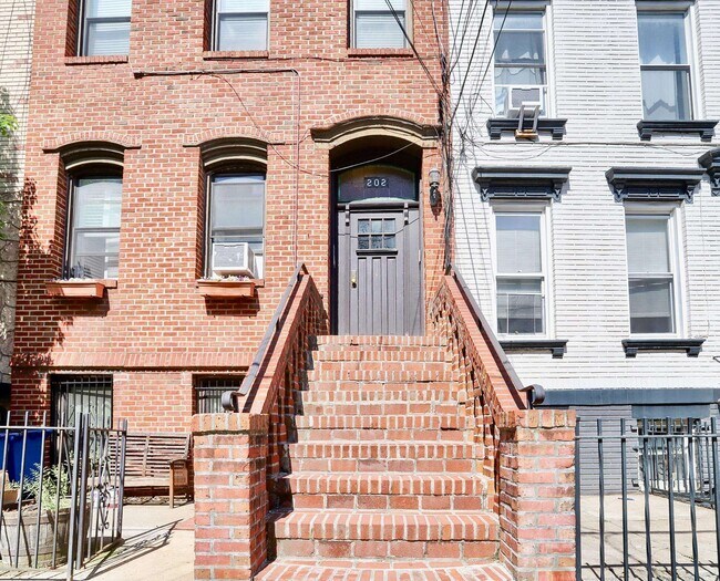 Building Photo - 202 Park Ave