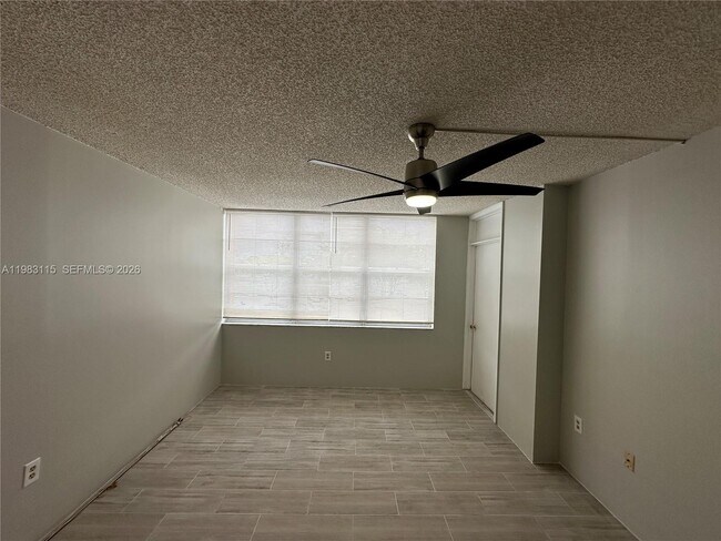 Building Photo - 1100 St Charles Pl