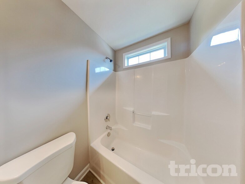 Building Photo - 1655 Crestlawn Tl