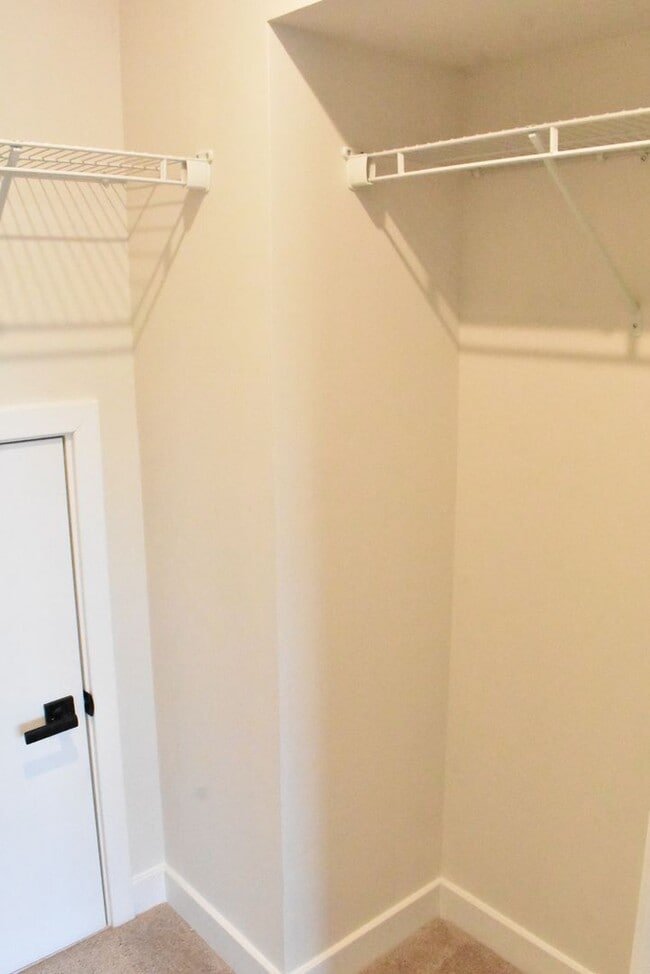 Building Photo - Fantastic Fredericksburg Townhome!
