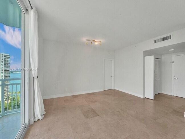 Building Photo - 2475 Brickell Ave