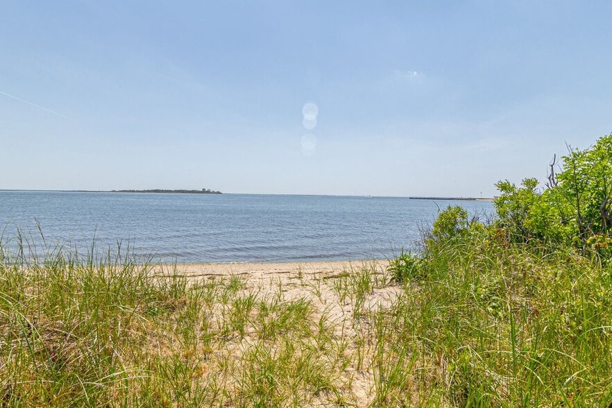 Building Photo - 14 Lee Pl