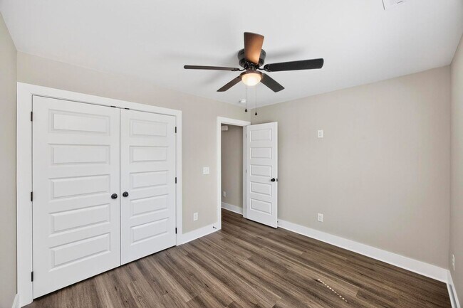 Building Photo - 206 Ross Ave