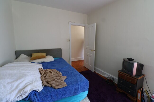 Building Photo - 1910 Pine St