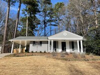 Building Photo - 1525 Sanden Ferry Dr