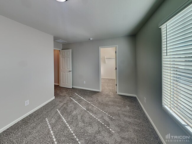 Building Photo - 8624 E Posada Ave