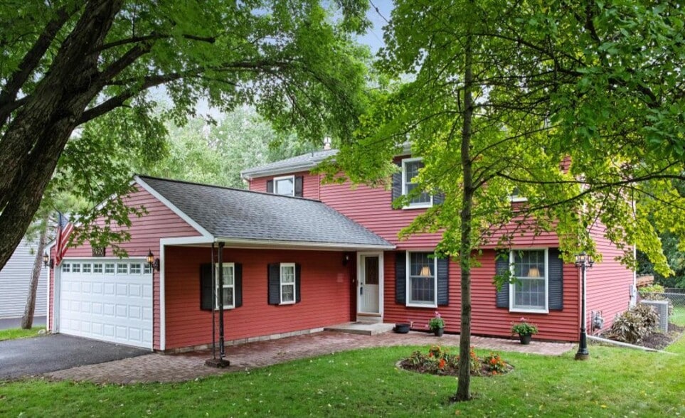 Building Photo - 3430 Urbandale Ln N