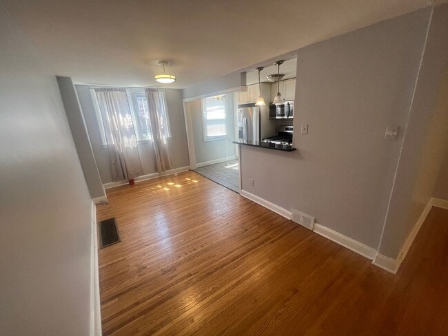 Building Photo - Charming Modern 3 Bedroom w/ Washer & Dryer & Optional 4th Bedroom in Basement | Overbrook