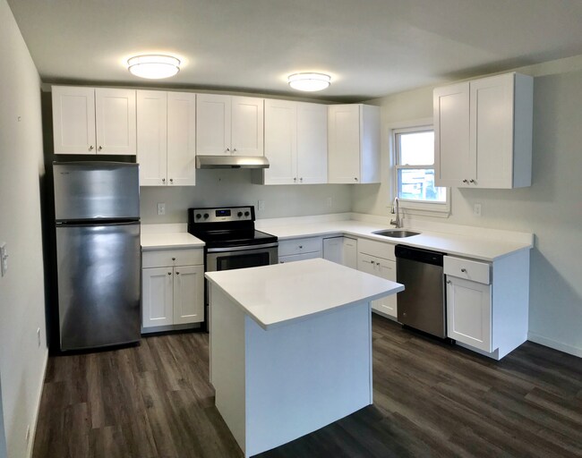 Interior Photo - 319 7th Ave