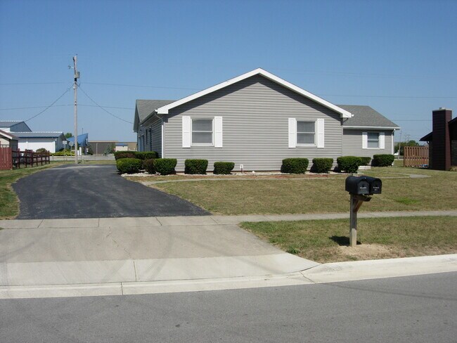 Building Photo - 150 Hillshafer Dr