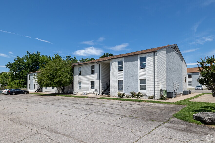 Building Photo - Ramsey Square: 1 & 2 Bedroom Apartments with Dog Park & Pool