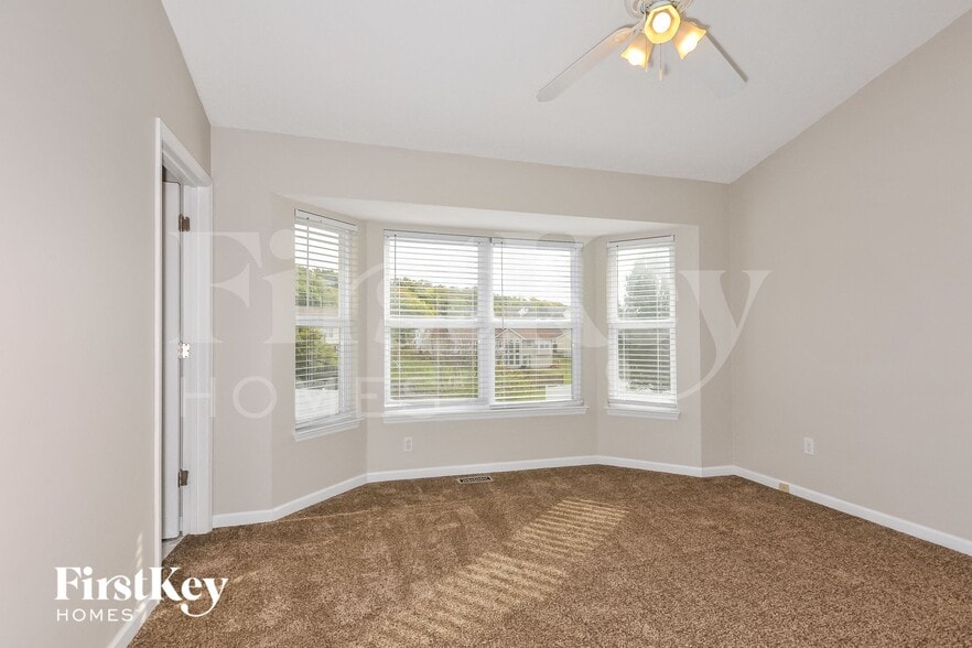 Building Photo - 2487 Waterfront Dr