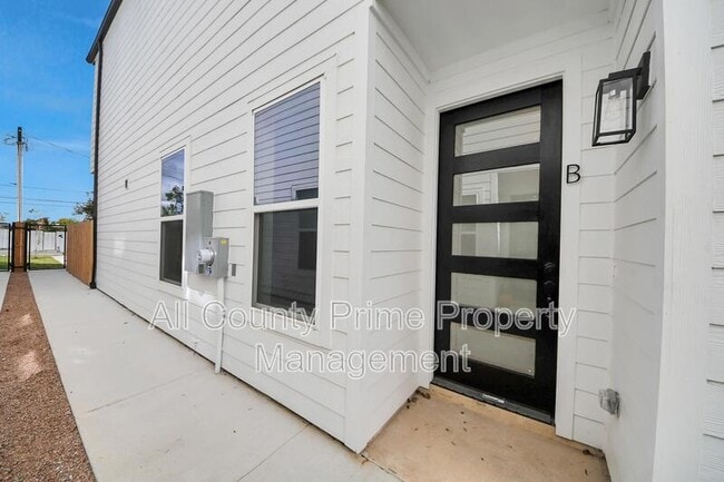 Building Photo - 2708 Bostic St