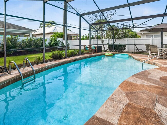 Building Photo - 692 106th Ave N