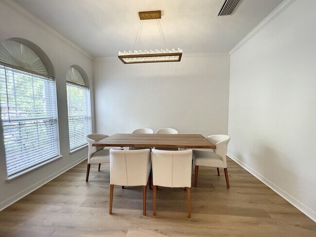 Building Photo - Beautifully Renovated Home in Tampa Palms ...