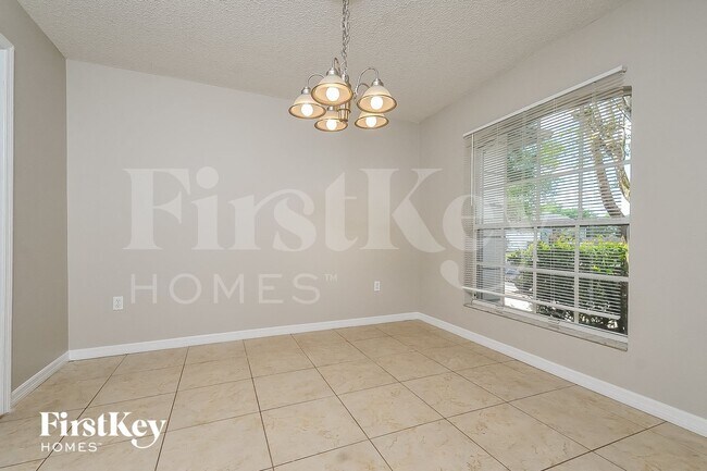 Building Photo - 6511 Fox Crest Ln