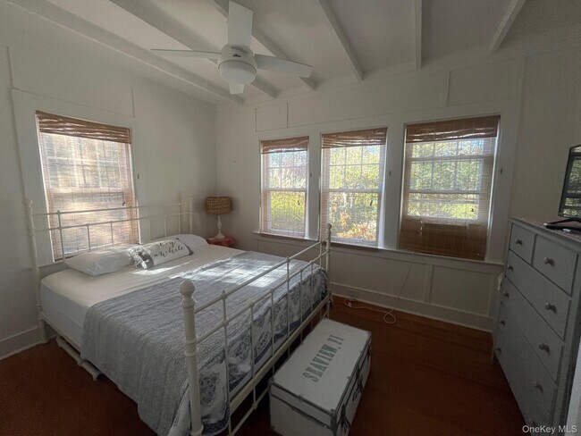 Building Photo - 22 Crescent Ave