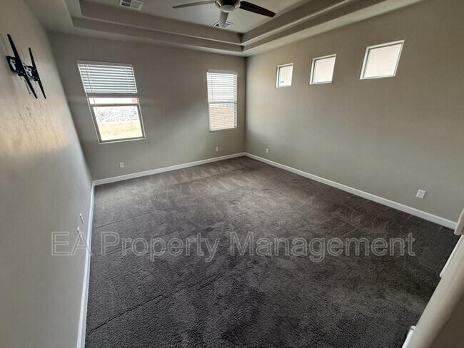Building Photo - 6913 Cleary Loop NE