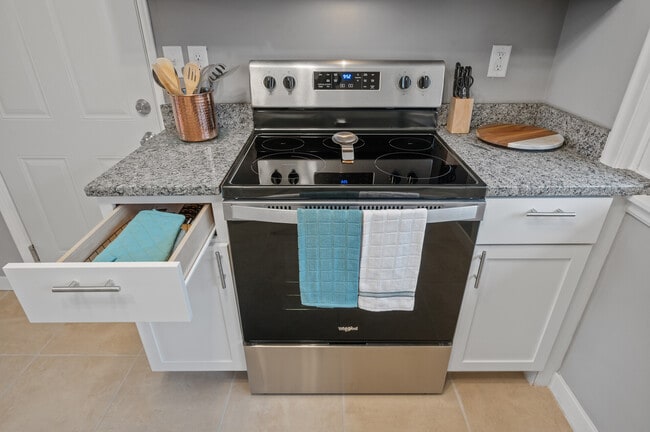 Building Photo - 248 Ruth St N