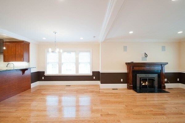 Building Photo - 381 Belmont St