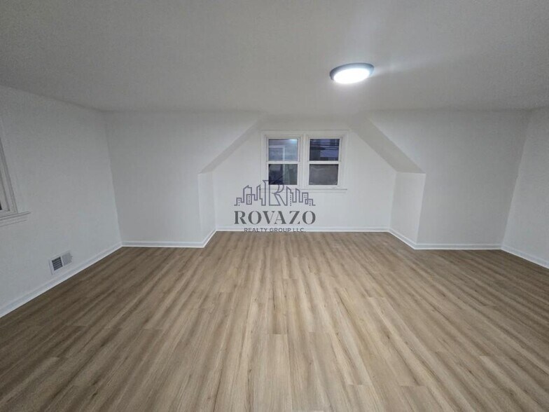 Building Photo - 1283 Broadway