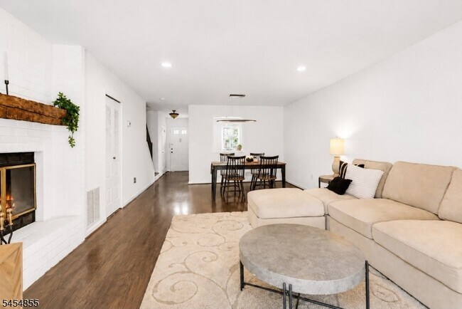 Building Photo - 278 Penns Way