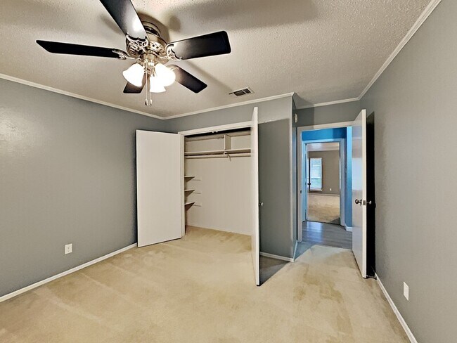 Building Photo - 2725 Forest Grove Dr